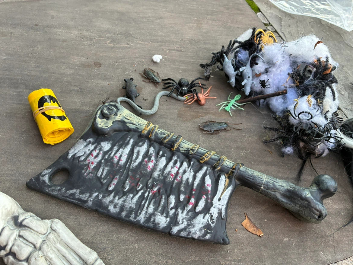 BIG lot Halloween decor decoration prop party outdoor East York - photo 4