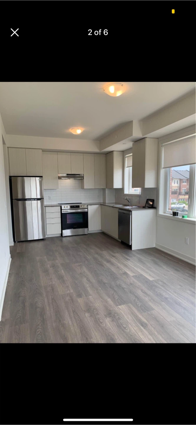 Private room for rent Mississauga road and steeles avenue - photo 2