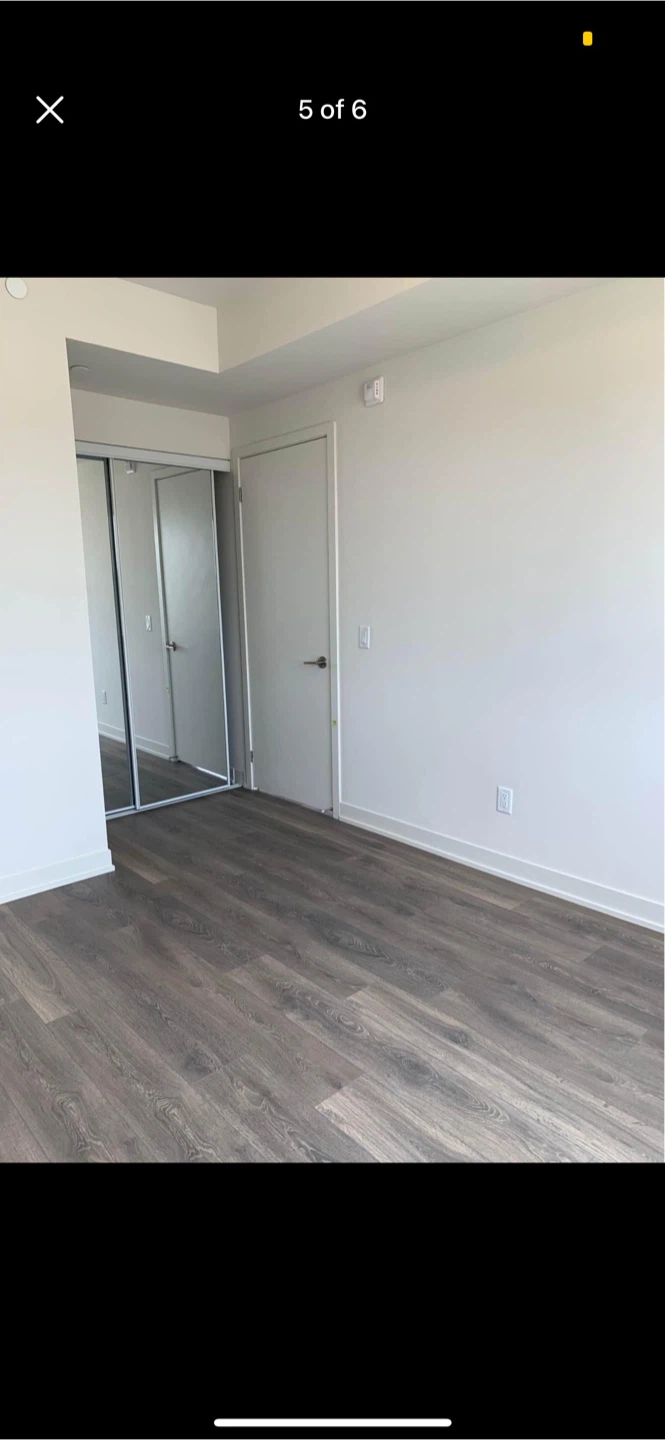 Private room for rent Mississauga road and steeles avenue - photo 5