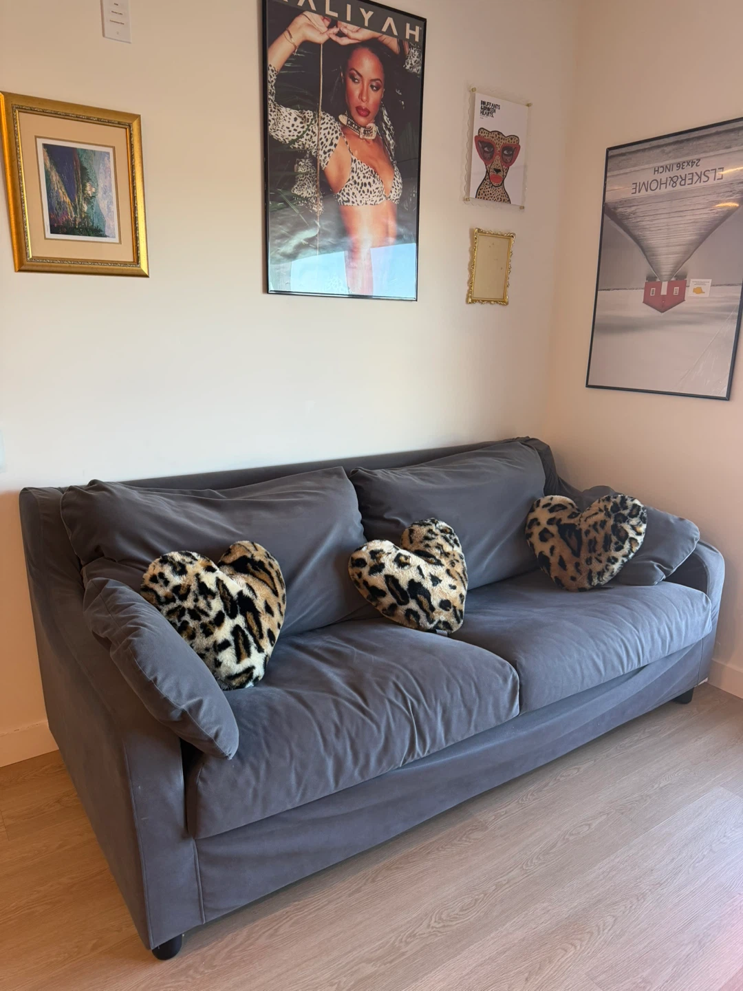 Couch - photo 2