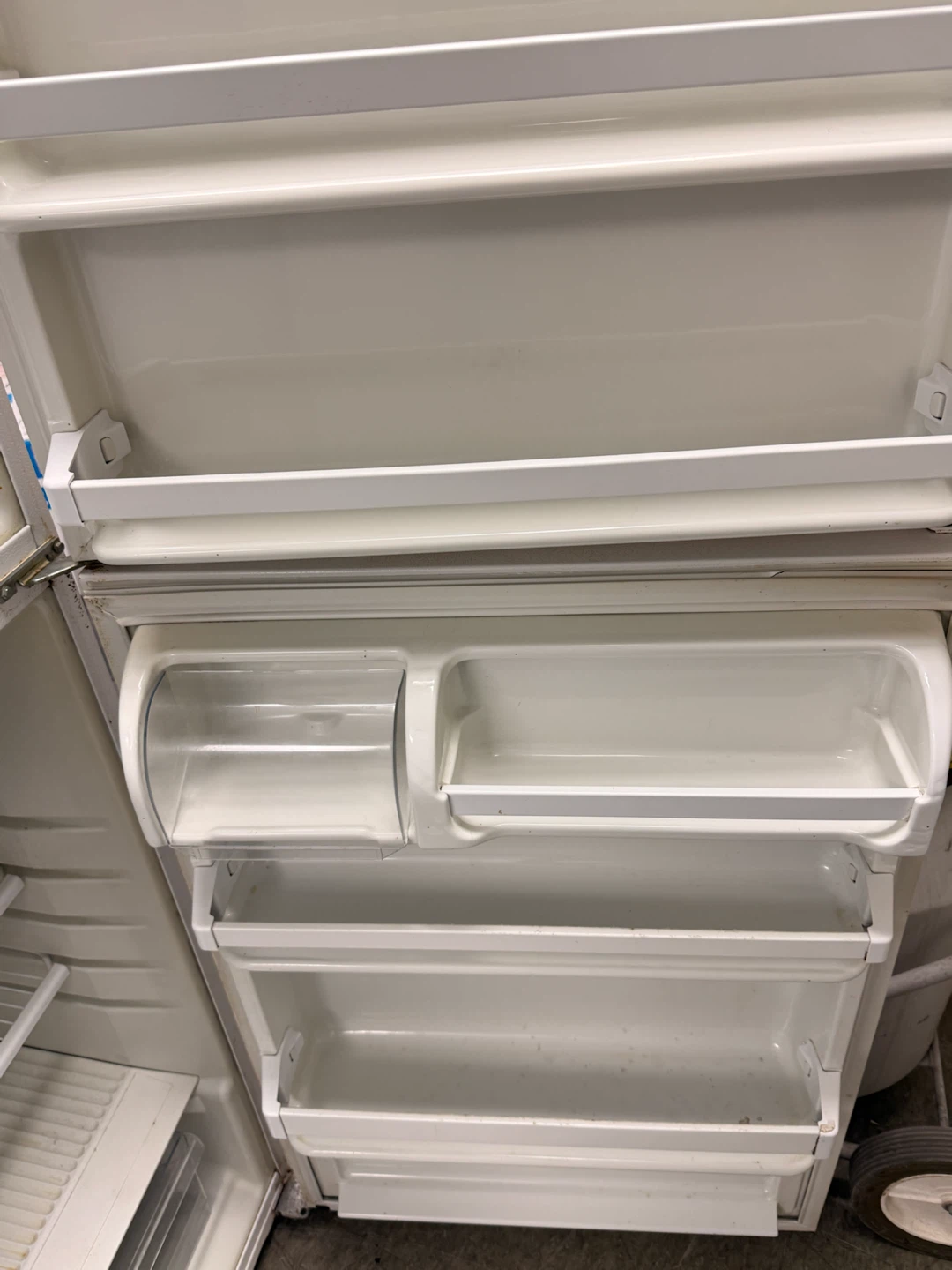Maytag Top-Freezer Refrigerator - photo 4