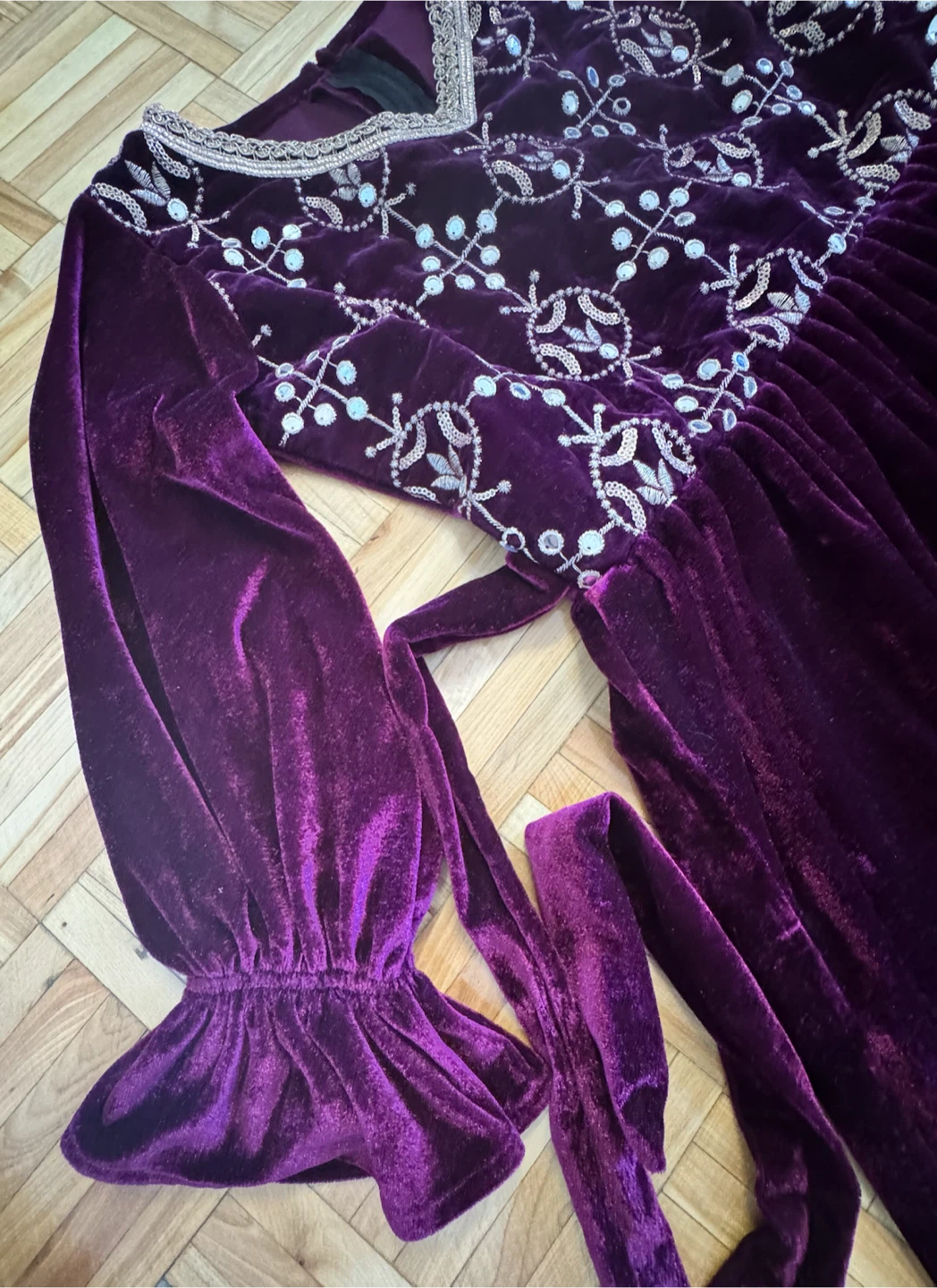 Purple Velvet Dress with Embellishments; Size 9/10 - photo 4
