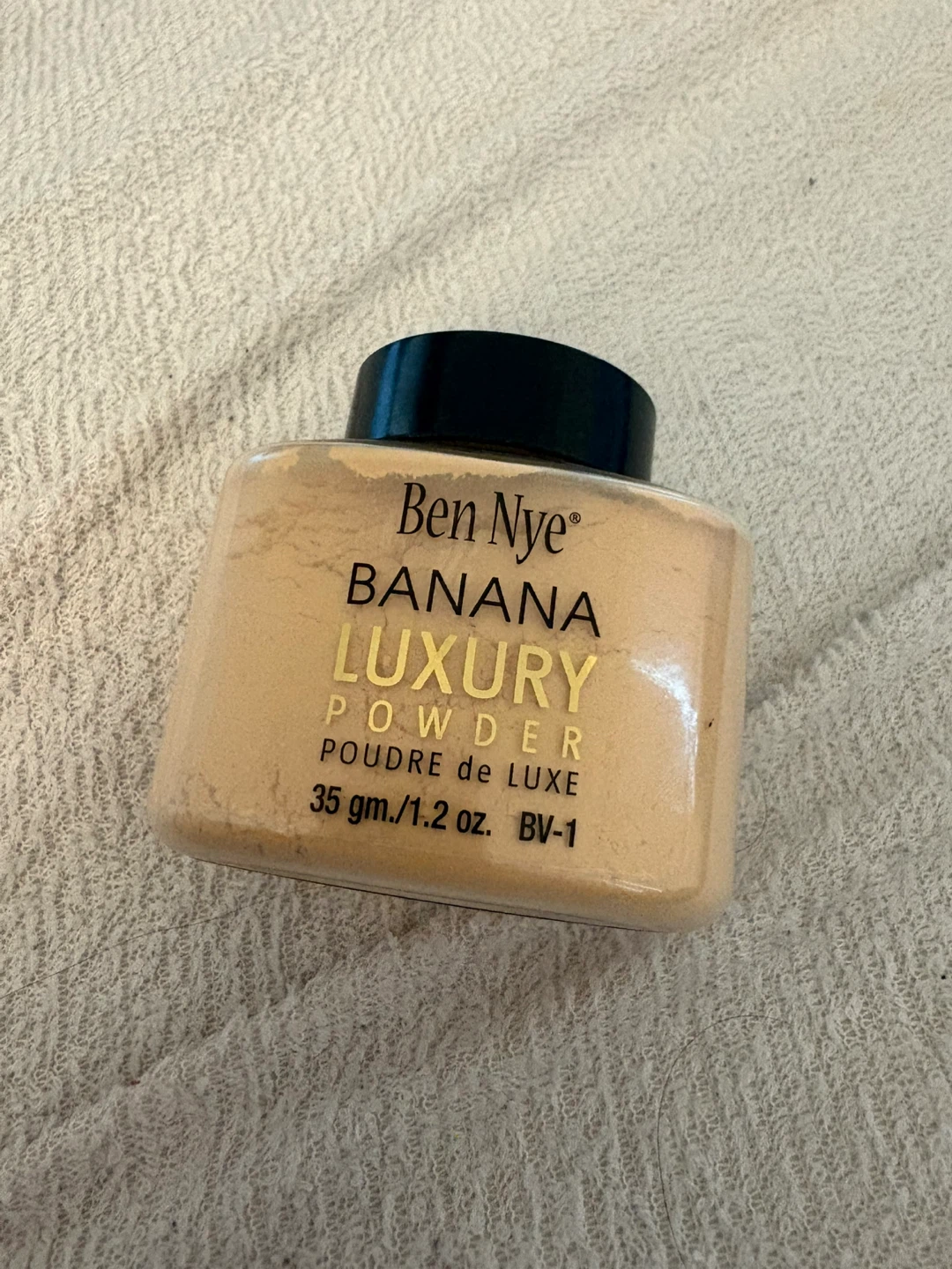 BEST Powder ever!! Ben Nye Banana Luxury Powder