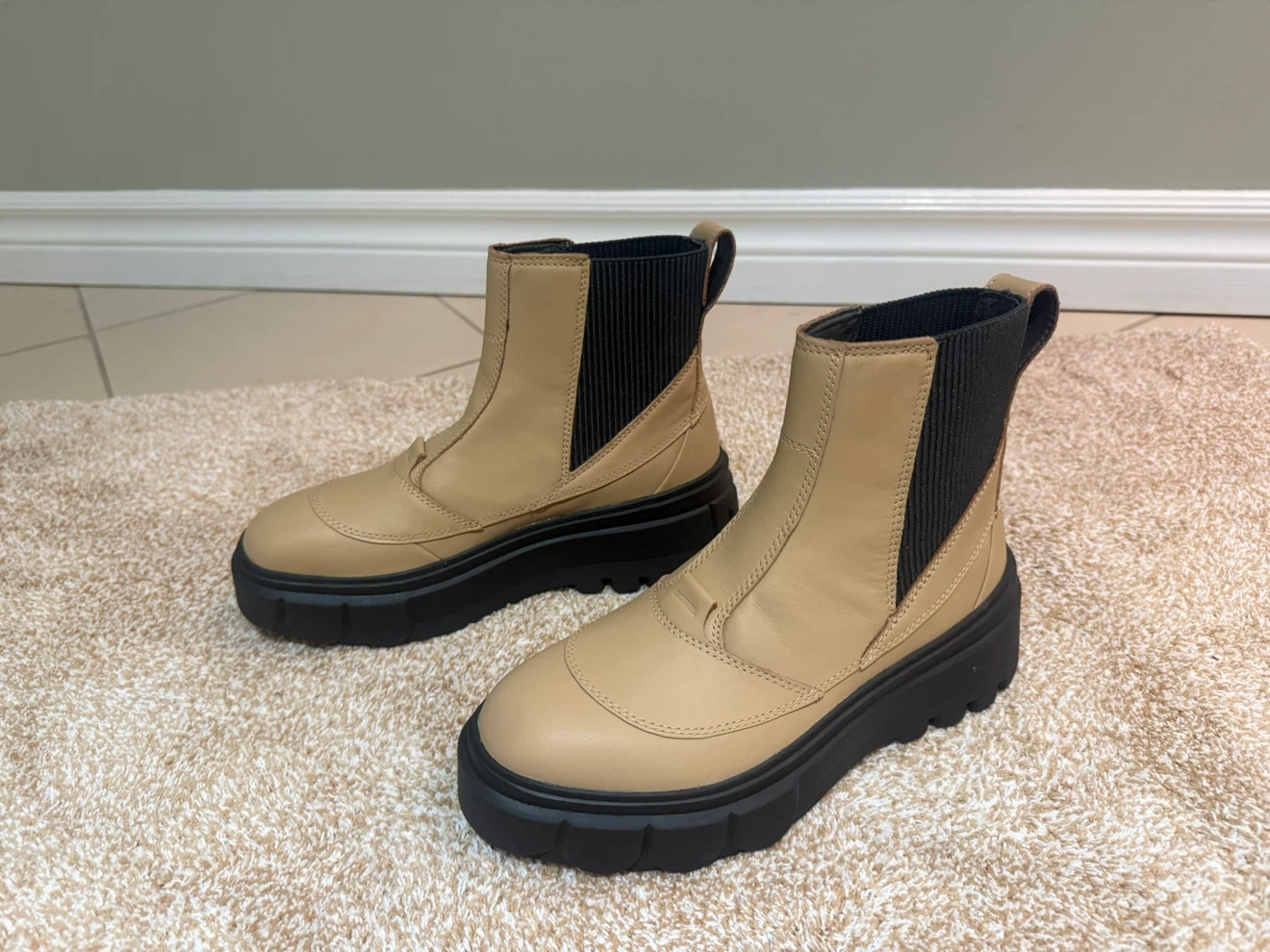 Brand New! Sorel Chelsea Boots US 7.5 EUR 38.5