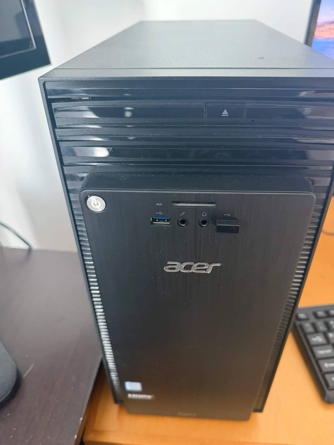 Acer Aspire Desktop PC ATC-710-EB51 Comes with a monitor - photo 3