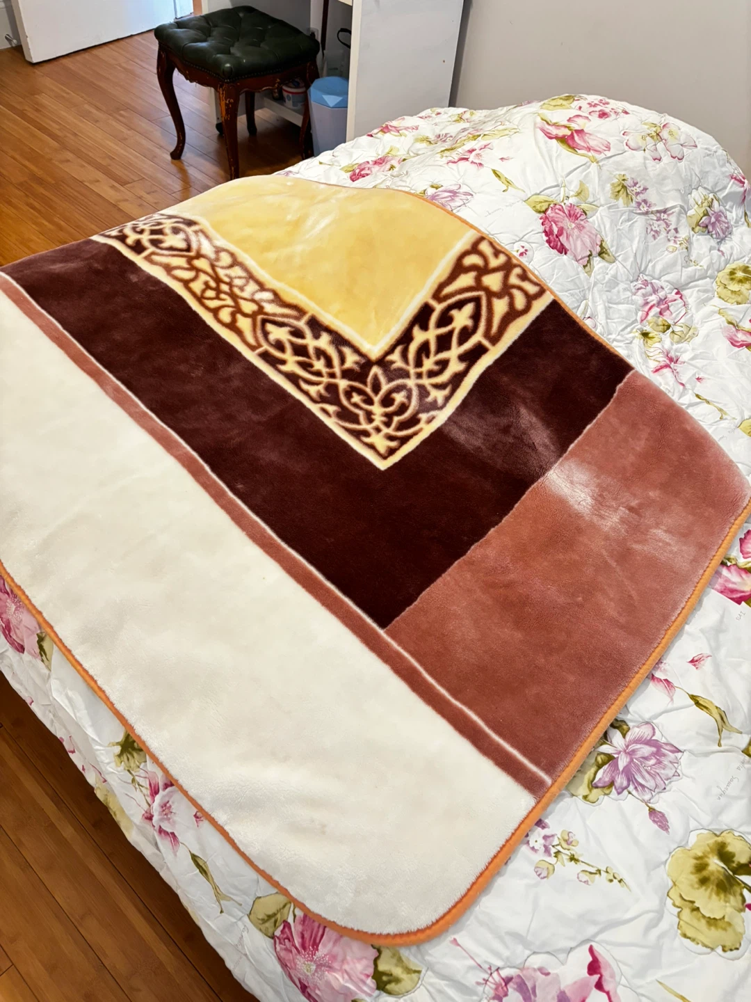 Soft Velour Patterned Blanket - photo 4