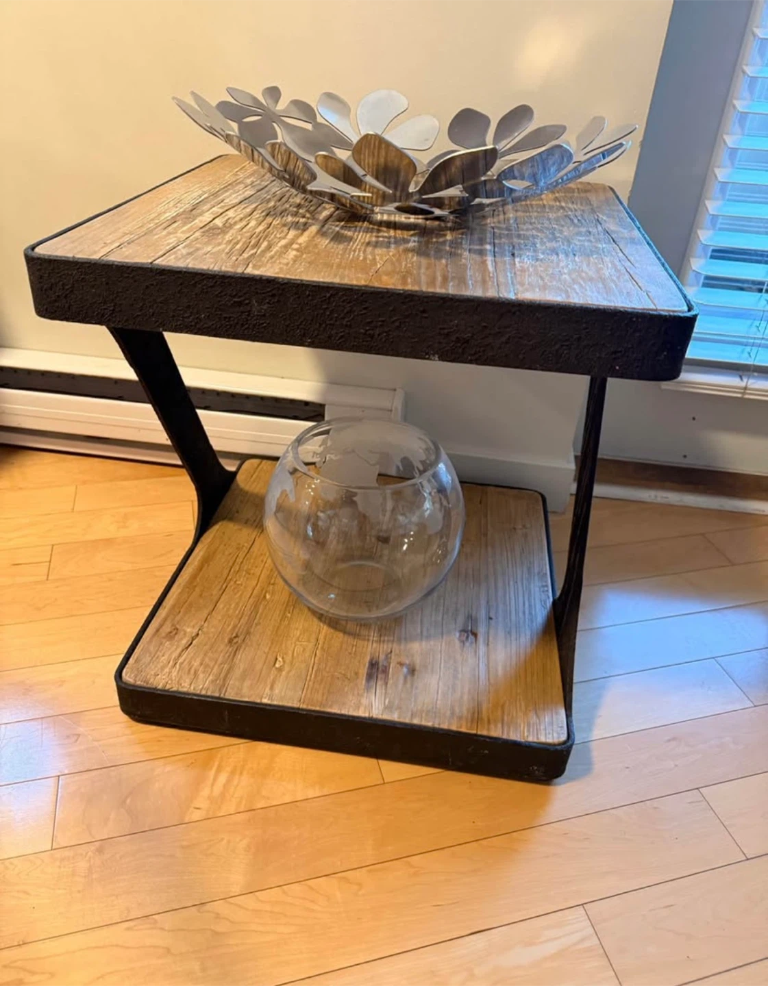 Beautiful high end rustic table / coffee table / side table - photo 2