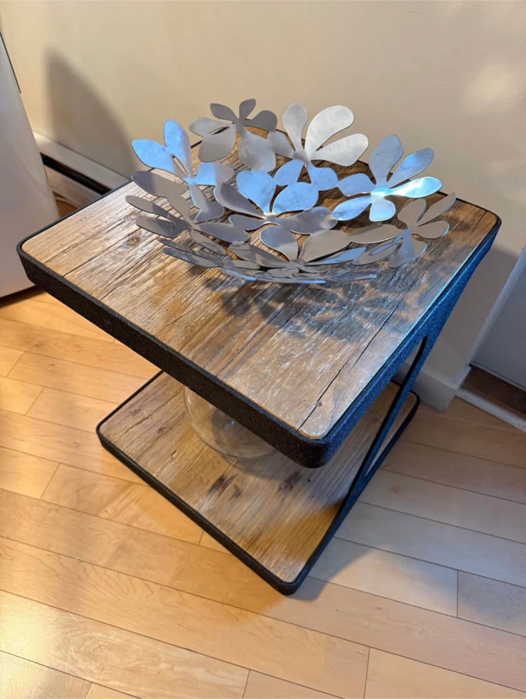 Beautiful high end rustic table / coffee table / side table - photo 3