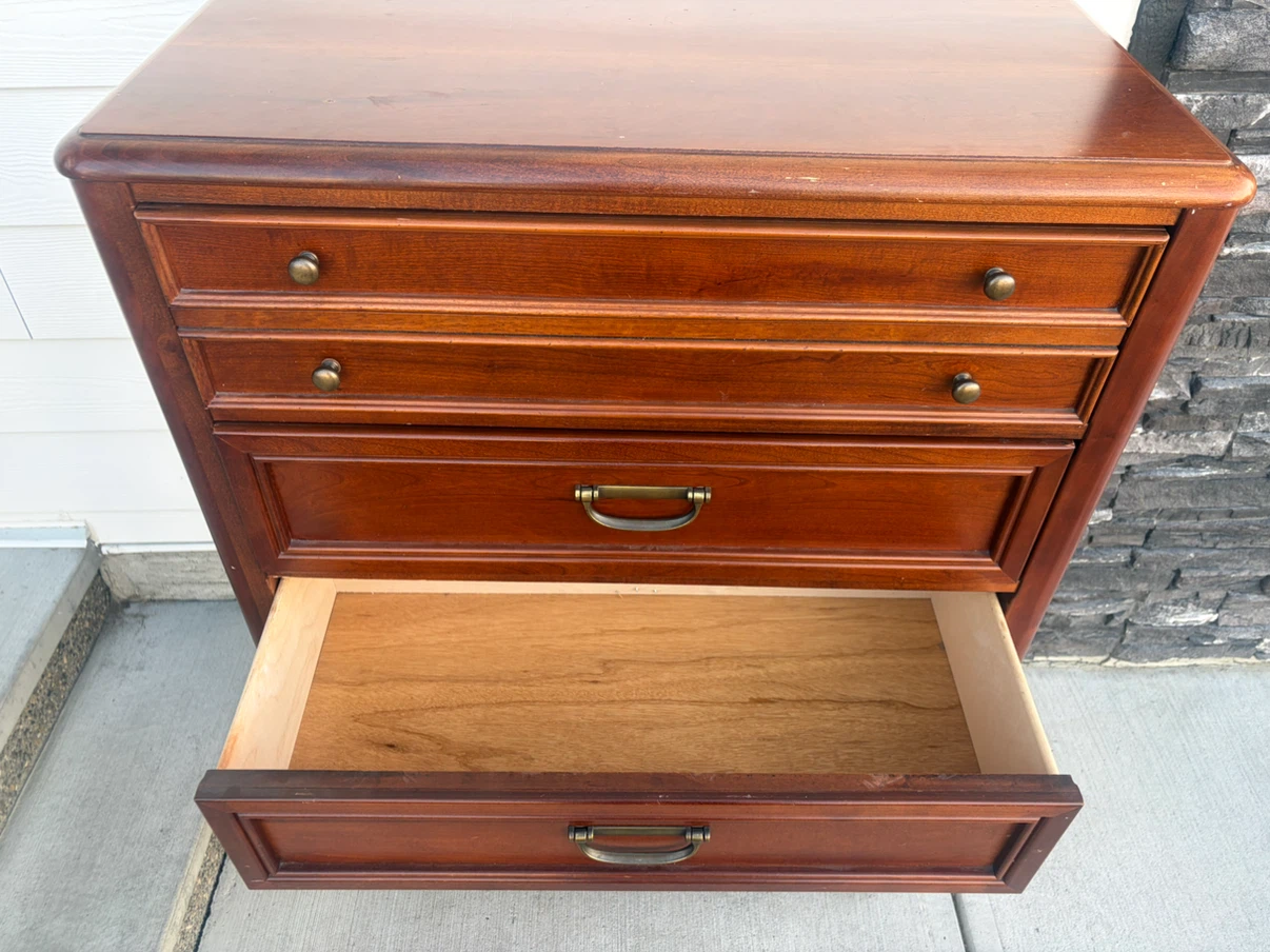 Wooden dresser with 5 drawers - photo 4