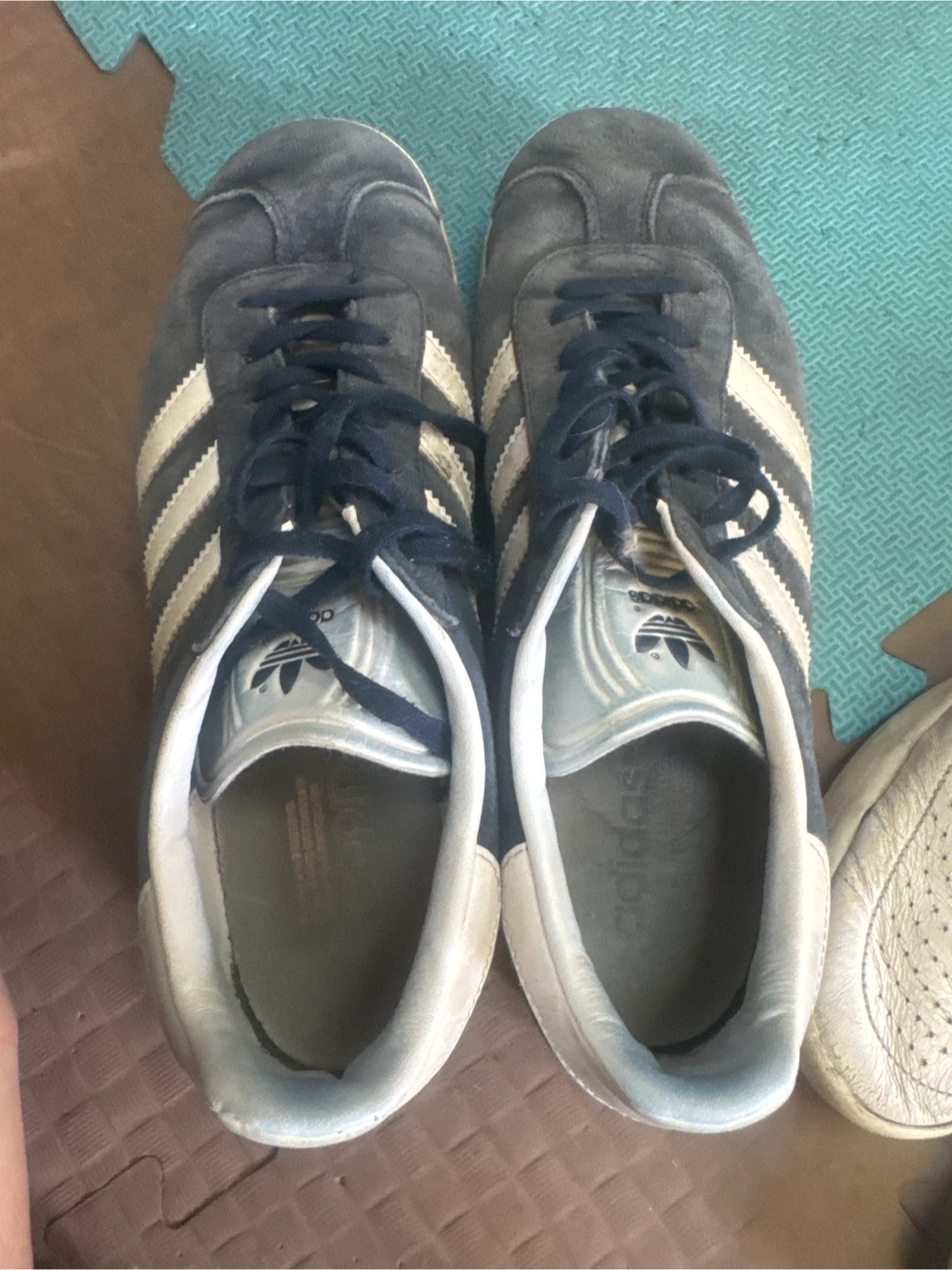 Three pairs of sneakers size 9 - photo 2