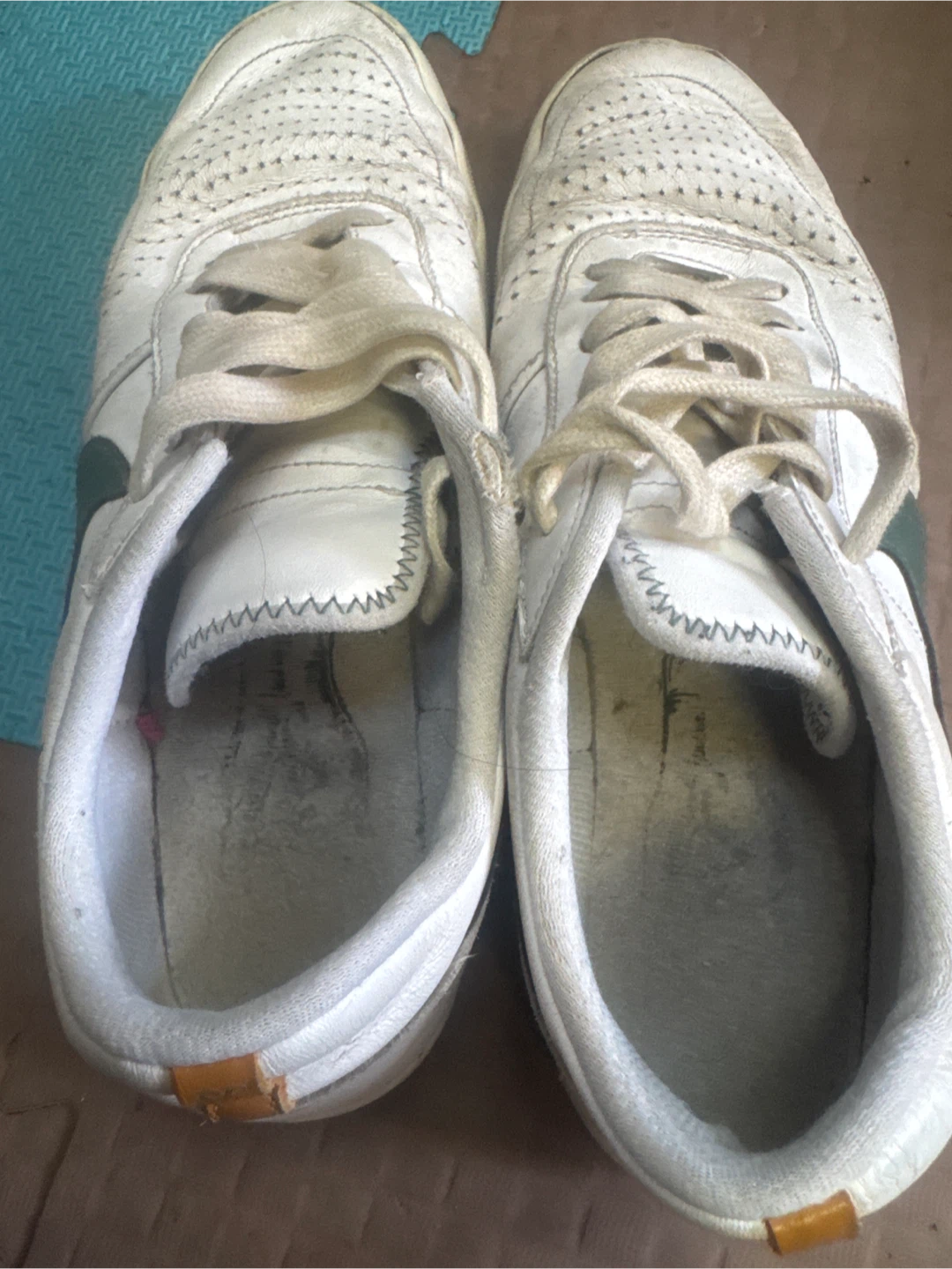 Three pairs of sneakers size 9 - photo 4