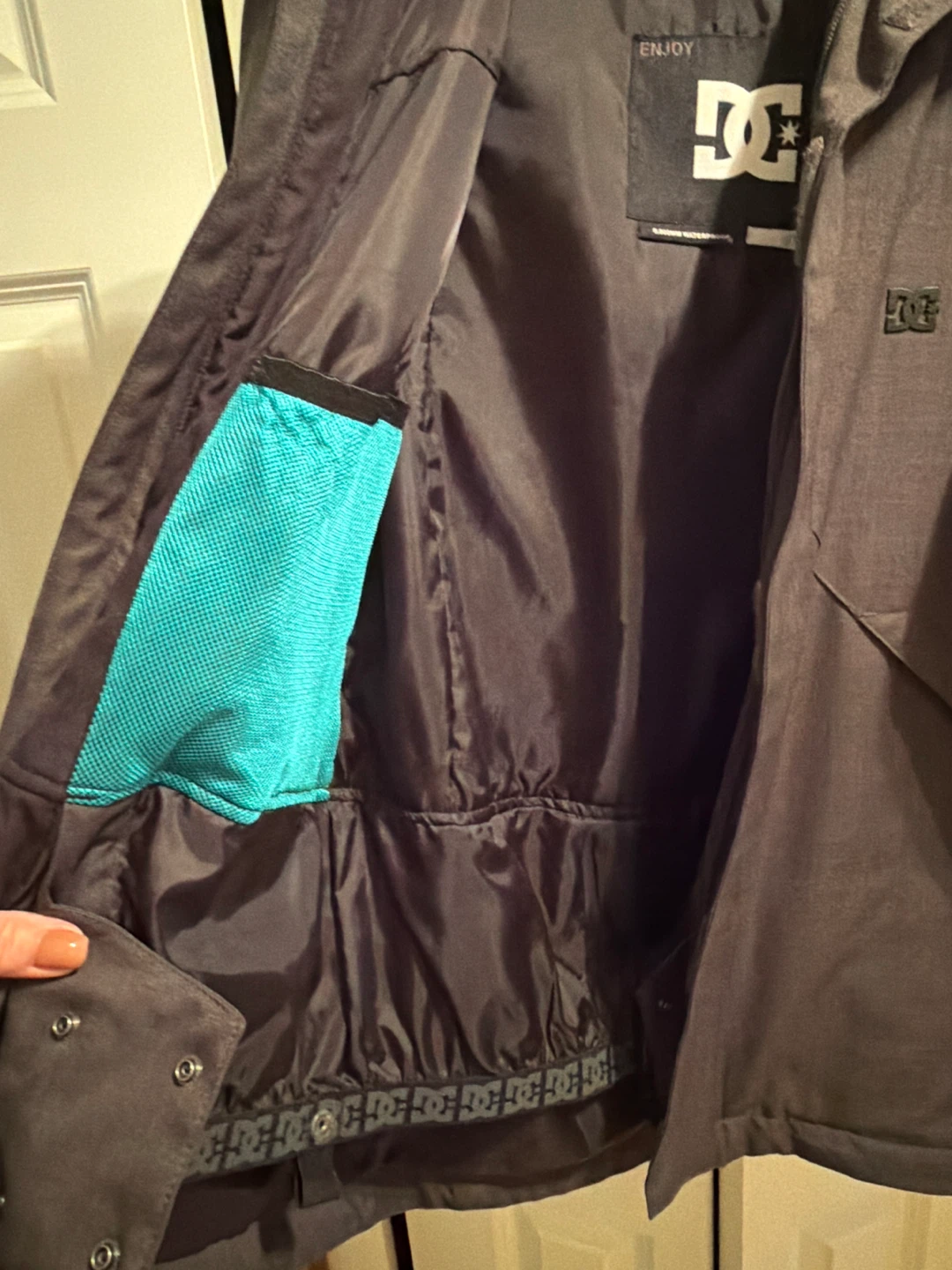 DC Waterproof Fall Jacket - Teen Size Small - photo 3