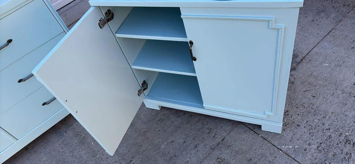 Light blue wooden dresser with storage baskets - photo 5