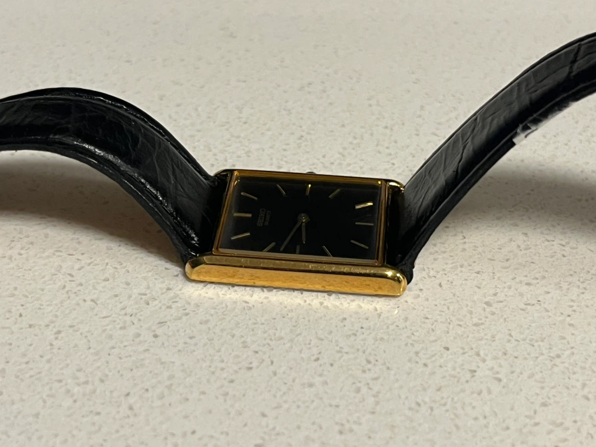 Seiko Quartz Tank Watch - photo 2