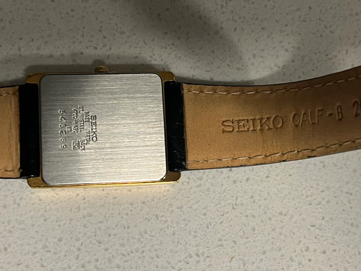 Seiko Quartz Tank Watch - photo 5