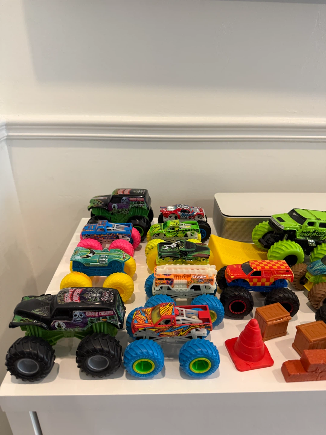 Monster truck bundle-glow n the dark color changing
