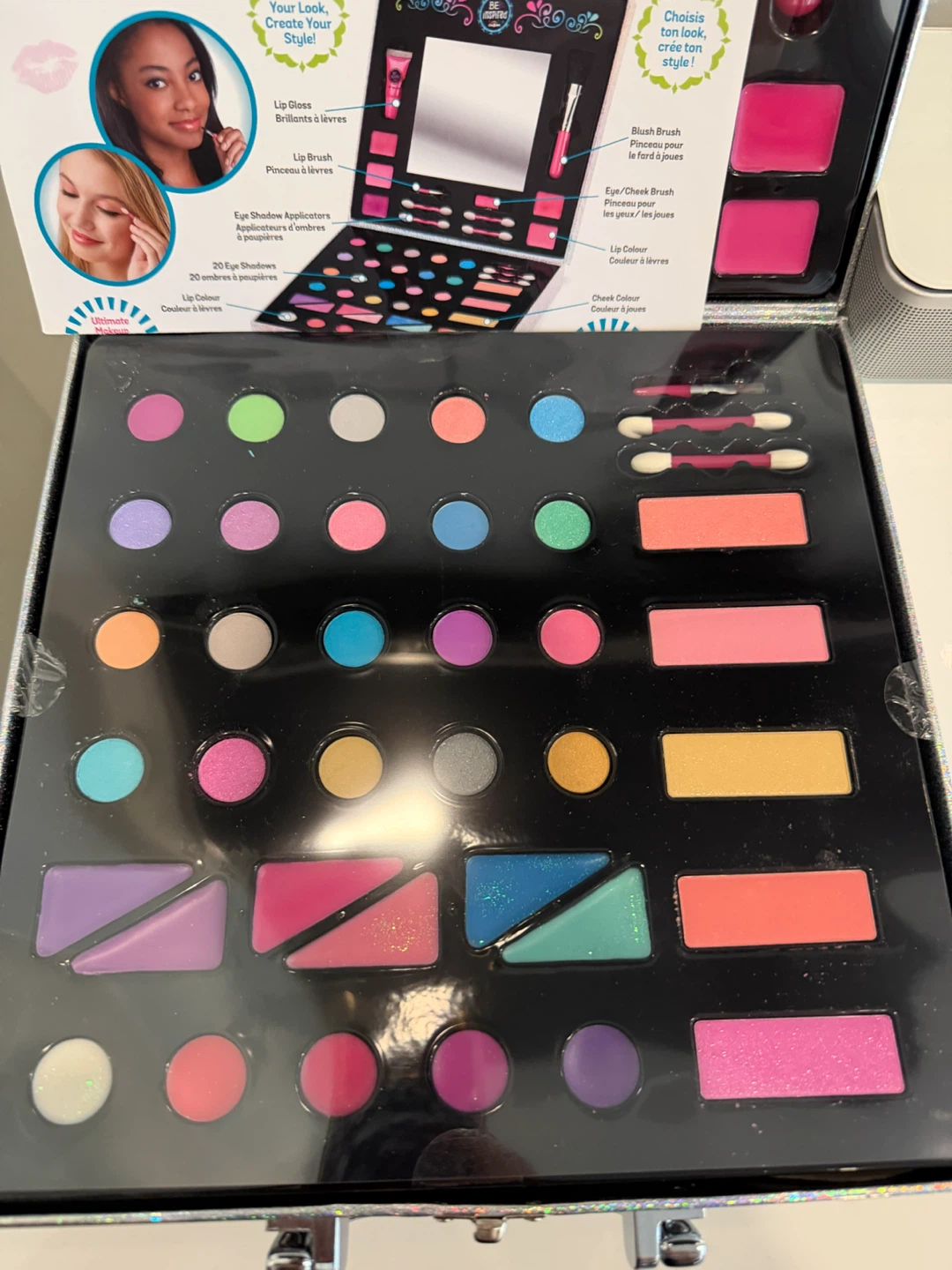 Brand new girls makeup and case set - photo 2