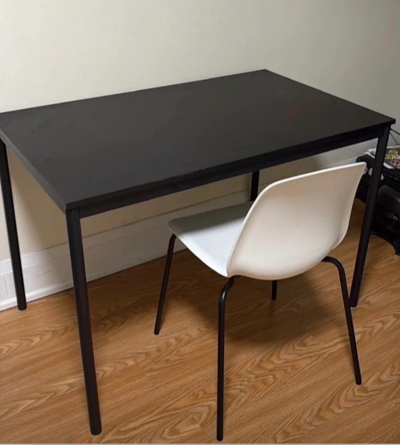 Table snd chairs