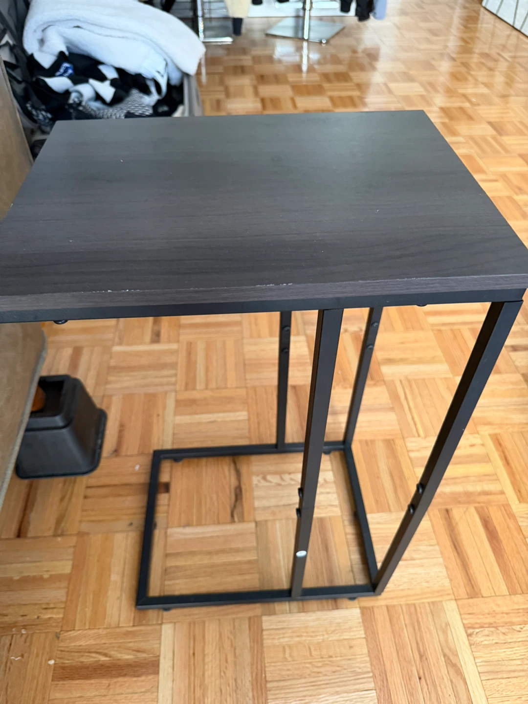 C-Shaped Side Table - photo 3