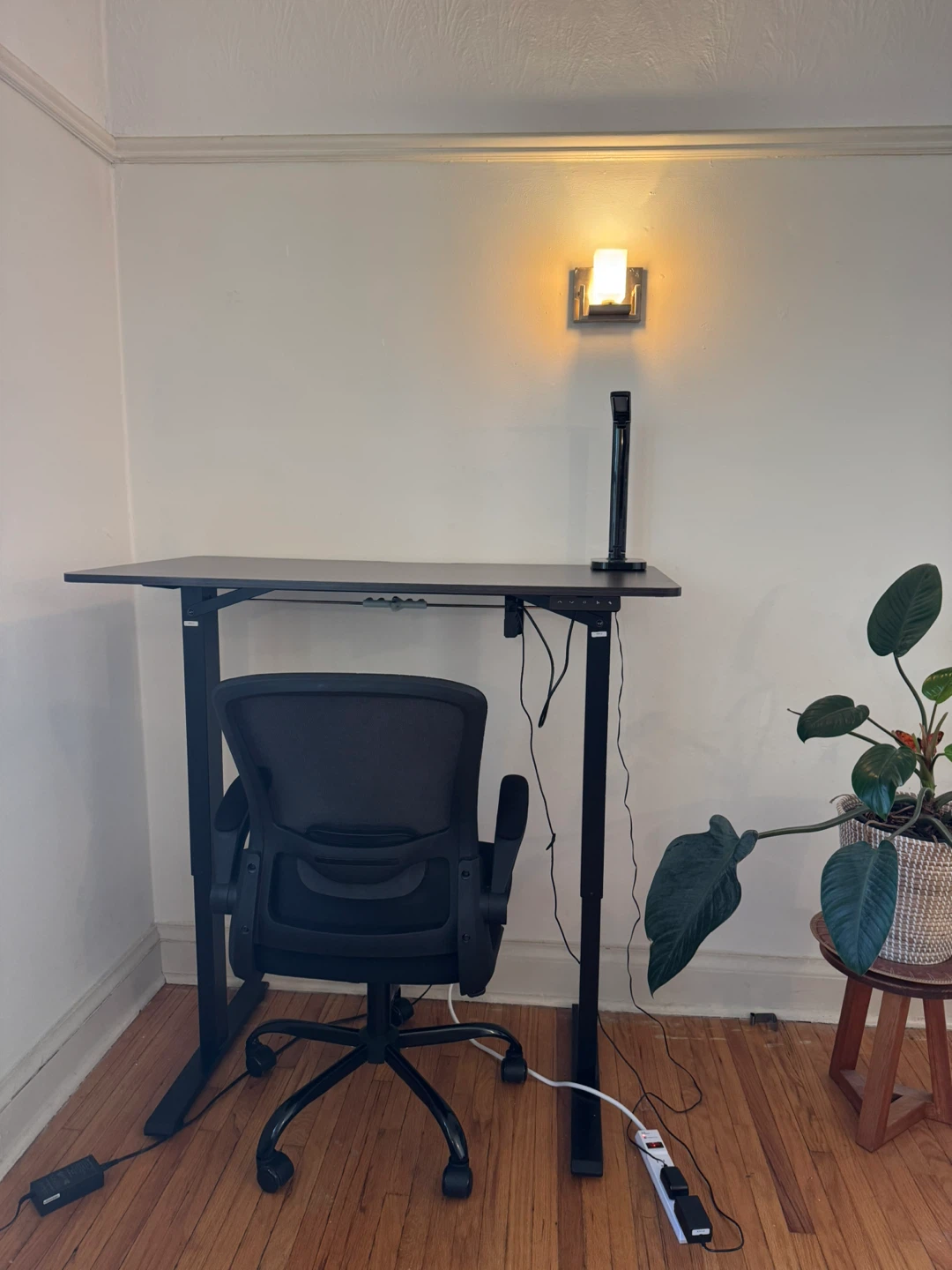 MOVING SALE - Black mesh office chair - photo 2