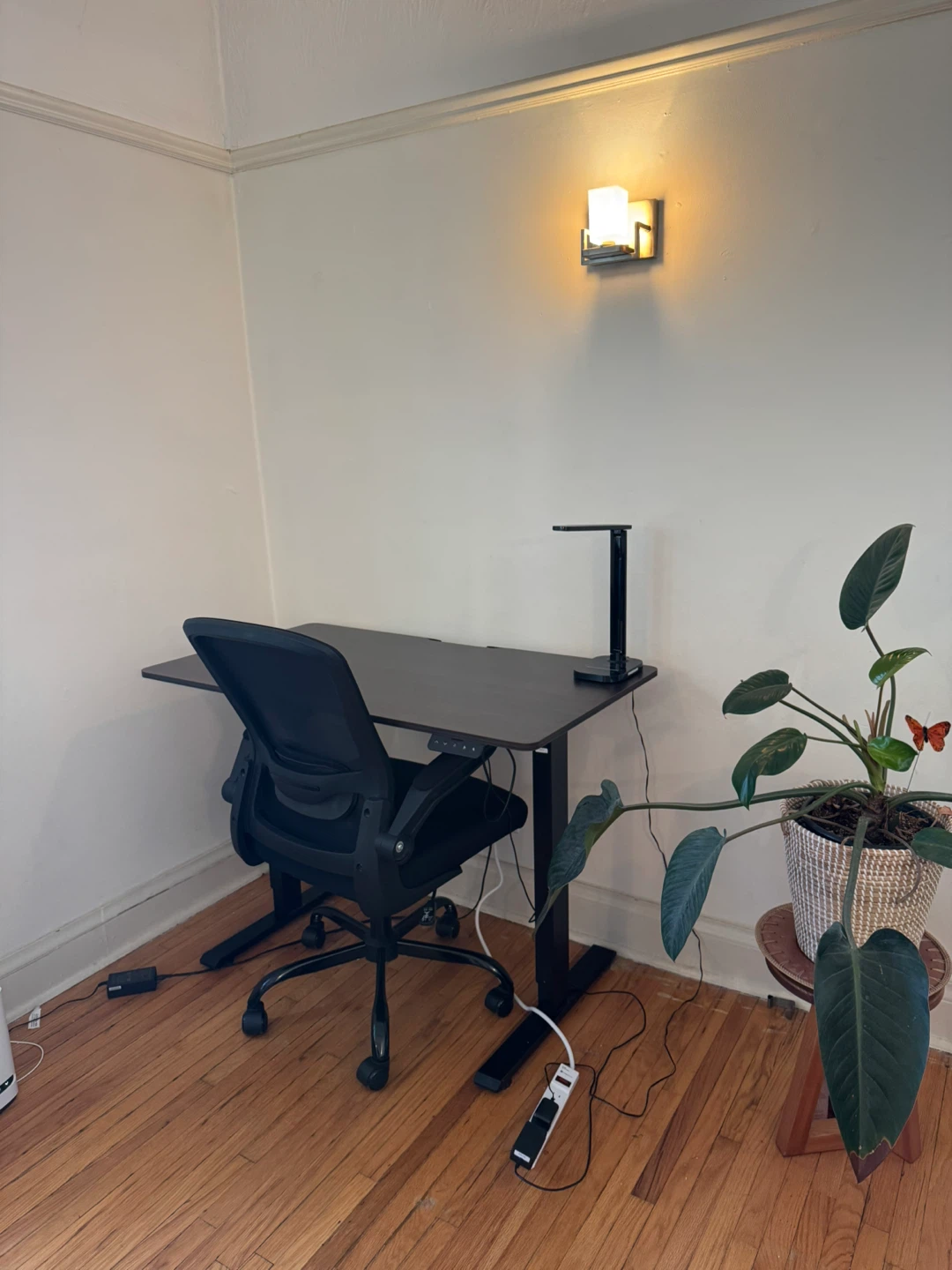 MOVING SALE - Black mesh office chair - photo 3