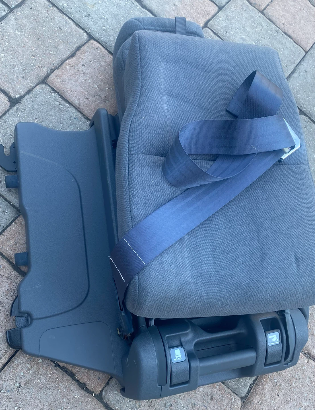 Honda Odyssey second row jump seat