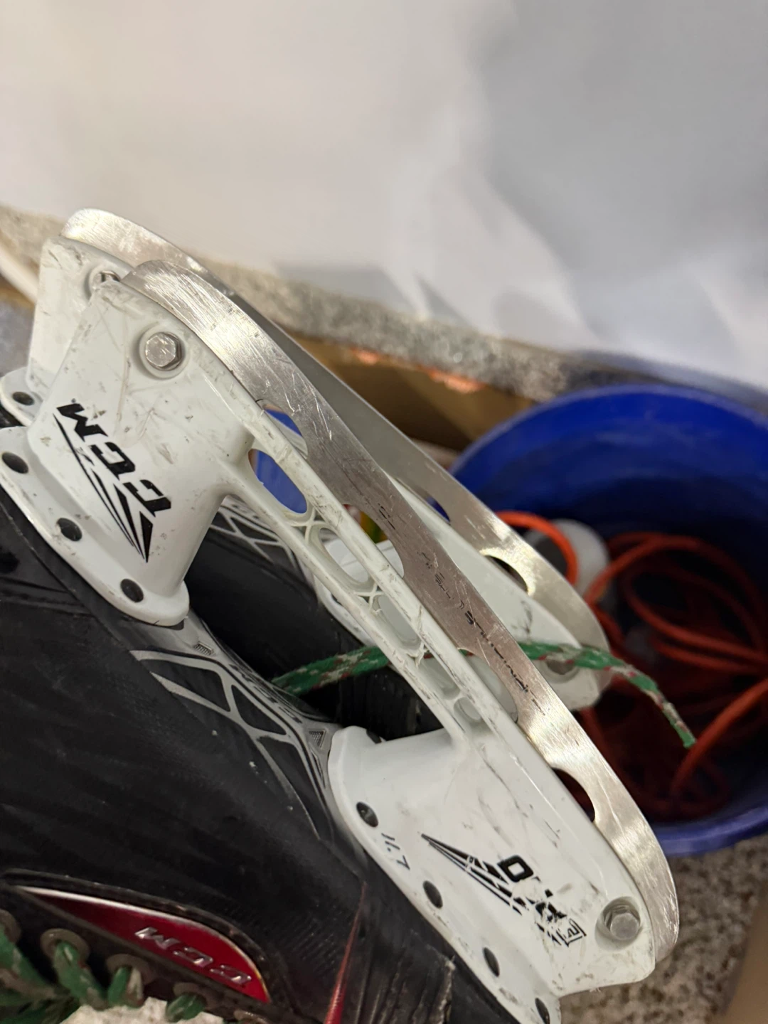 Kids Ice Skates Size 2 - photo 3