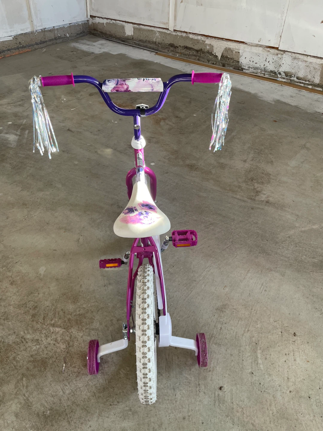 Kids’ Bike with Training Wheels – Like New! 💗