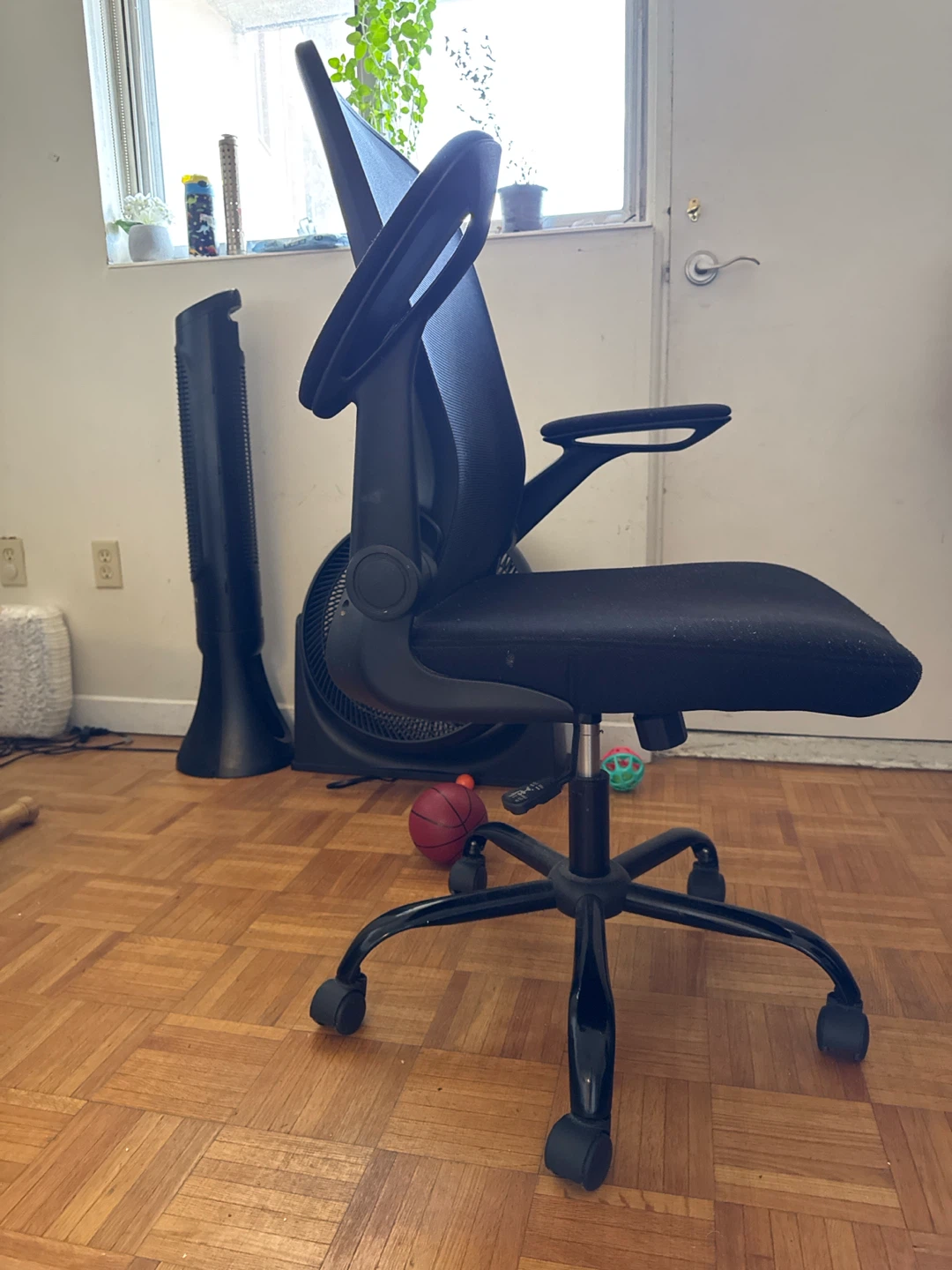 Black Mesh Office Chair - photo 2