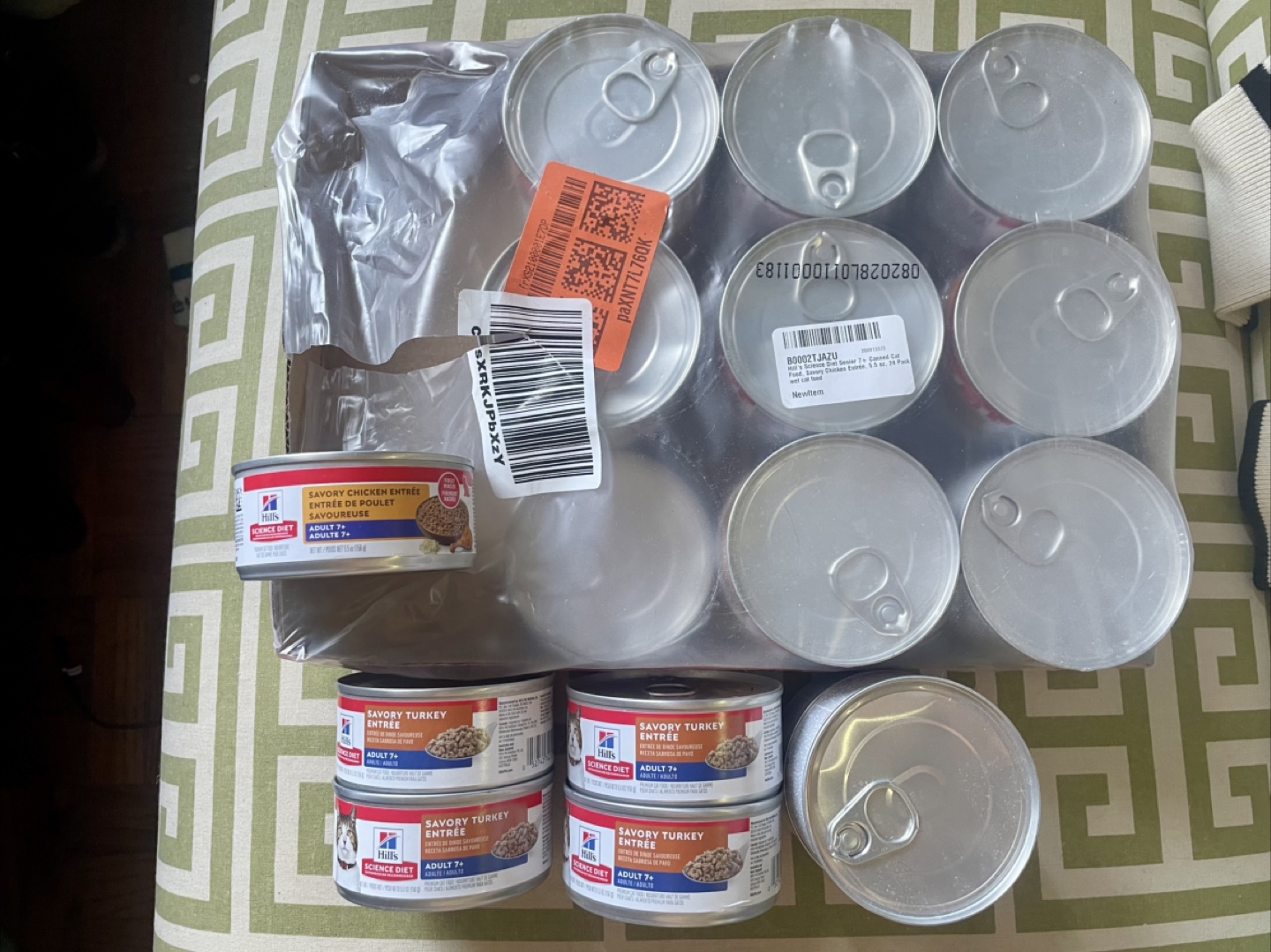 Hill's Science Adult 7+ Cat Food: 24 LARGE cans chicken + turkey - photo 2