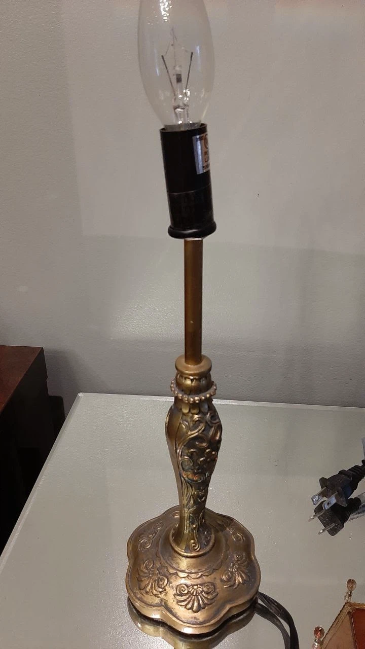 Pair of ornate gold-tone table lamps - photo 3