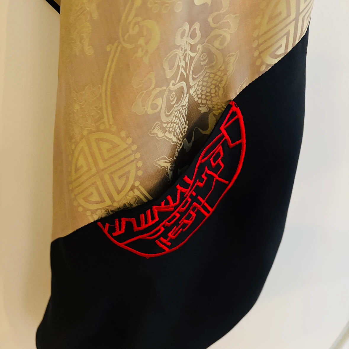 $300 Silk Pocketed Elegant Shawl - photo 2
