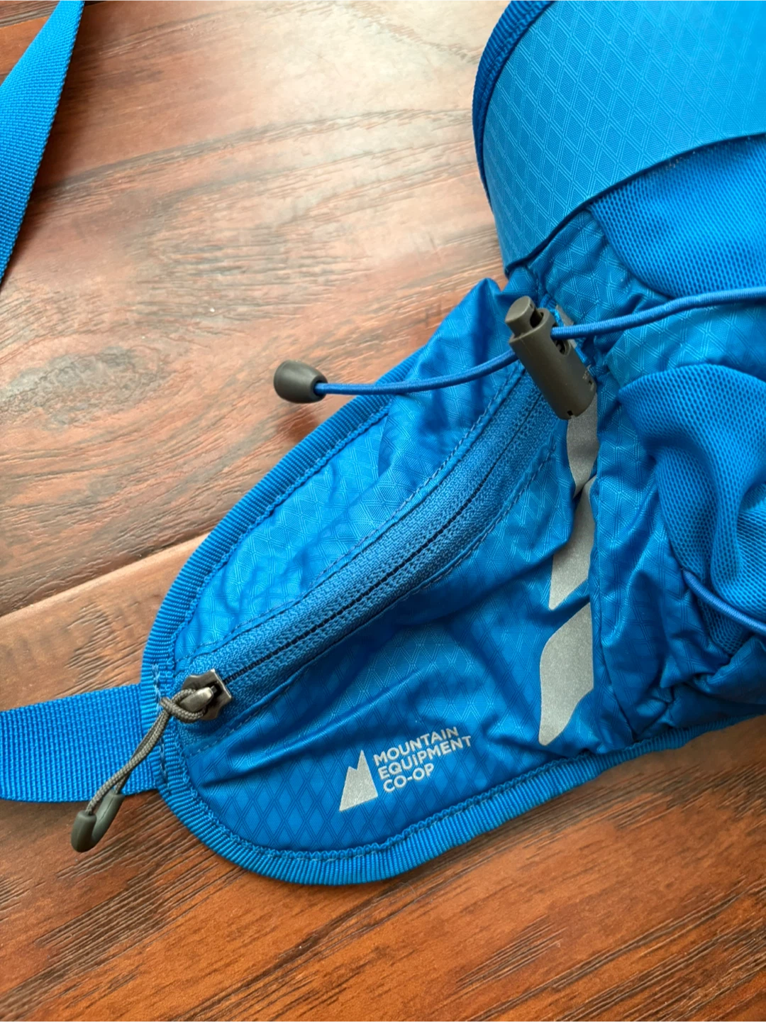 MEC Mountain Equipment Coop pace 100 hydration bag water bottle
