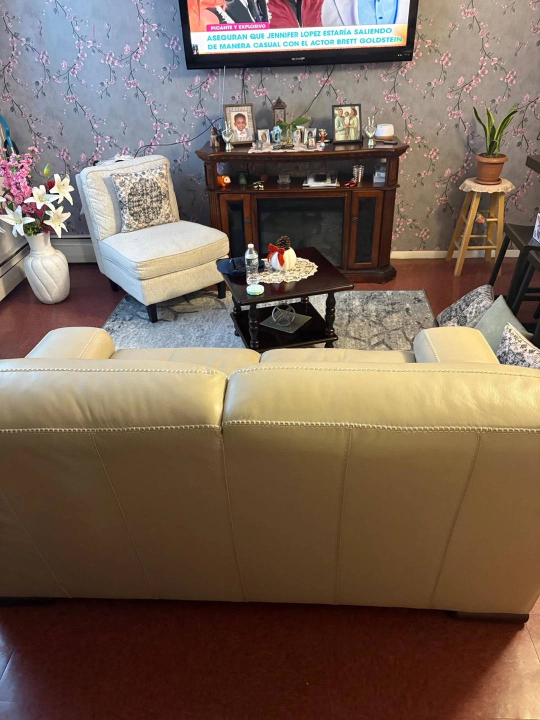 Beige Leather Sofa and Accent Chair Set - photo 2