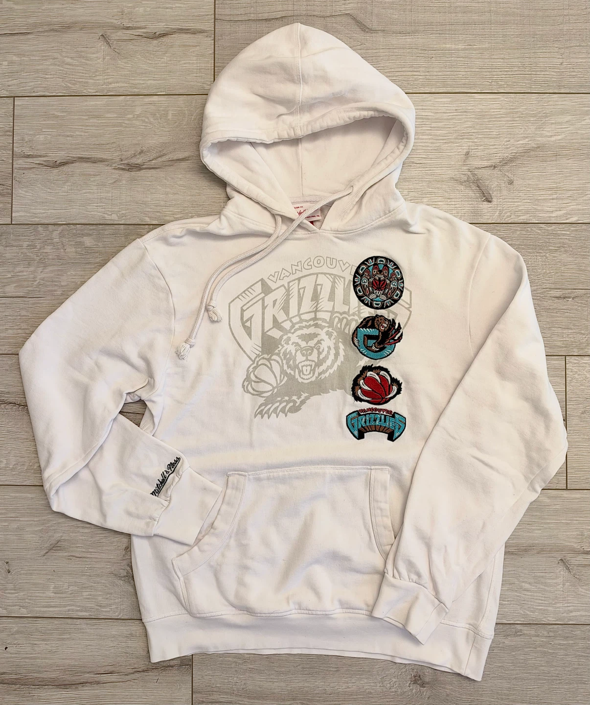 Mitchell & Ness Vancouver Grizzlies White Hoodie - Size M