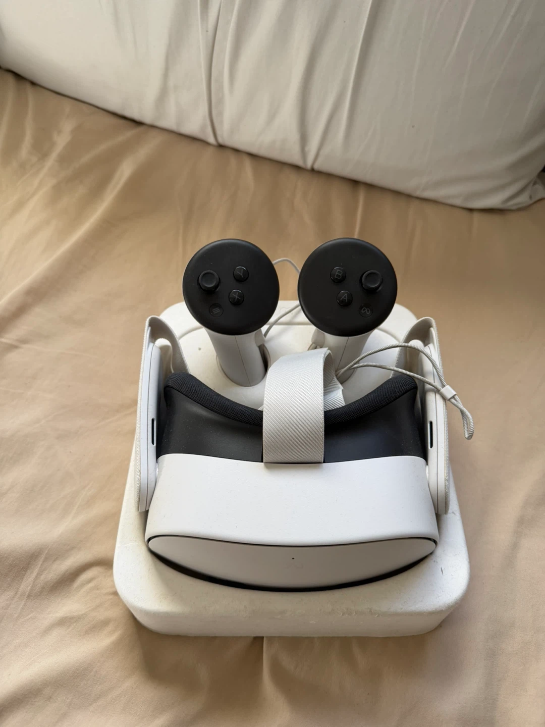 Meta Quest 3s VR Headset and Controllers - photo 2