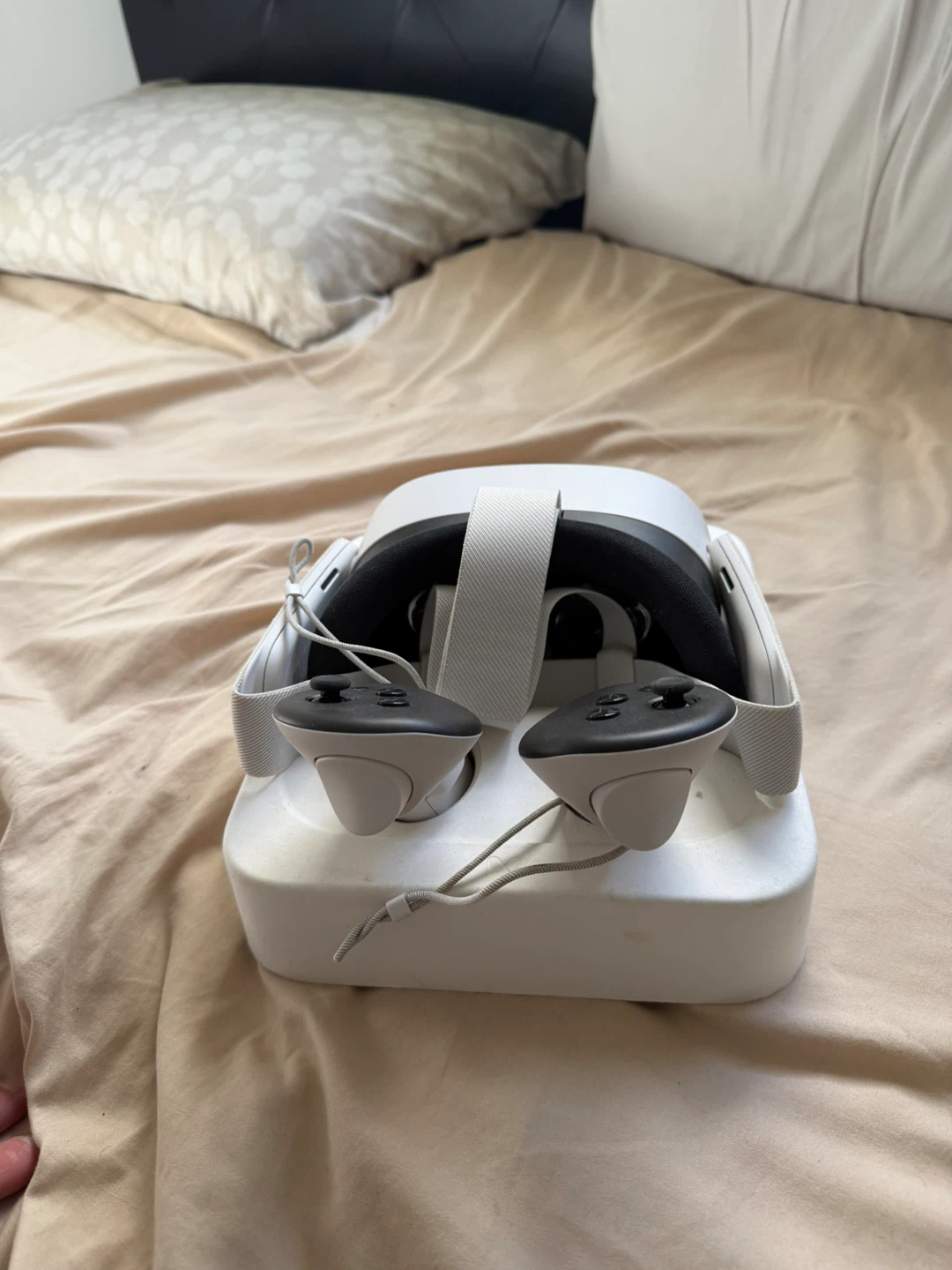Meta Quest 3s VR Headset and Controllers - photo 5