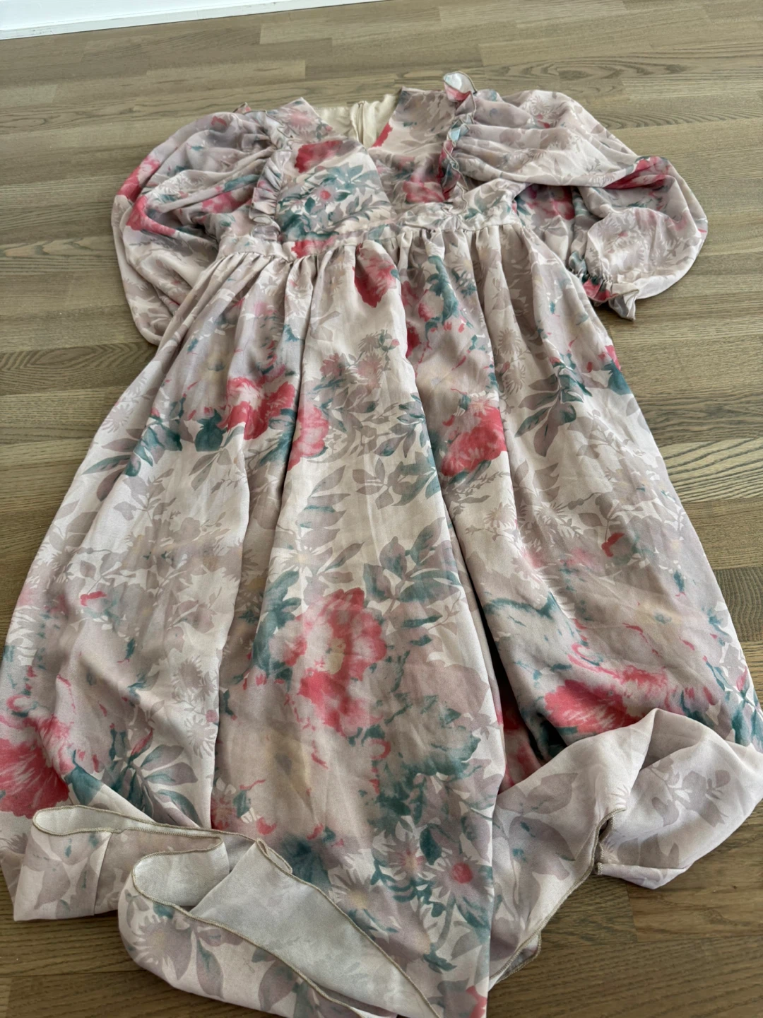 Aristocratic and luxurious silk dress - photo 3