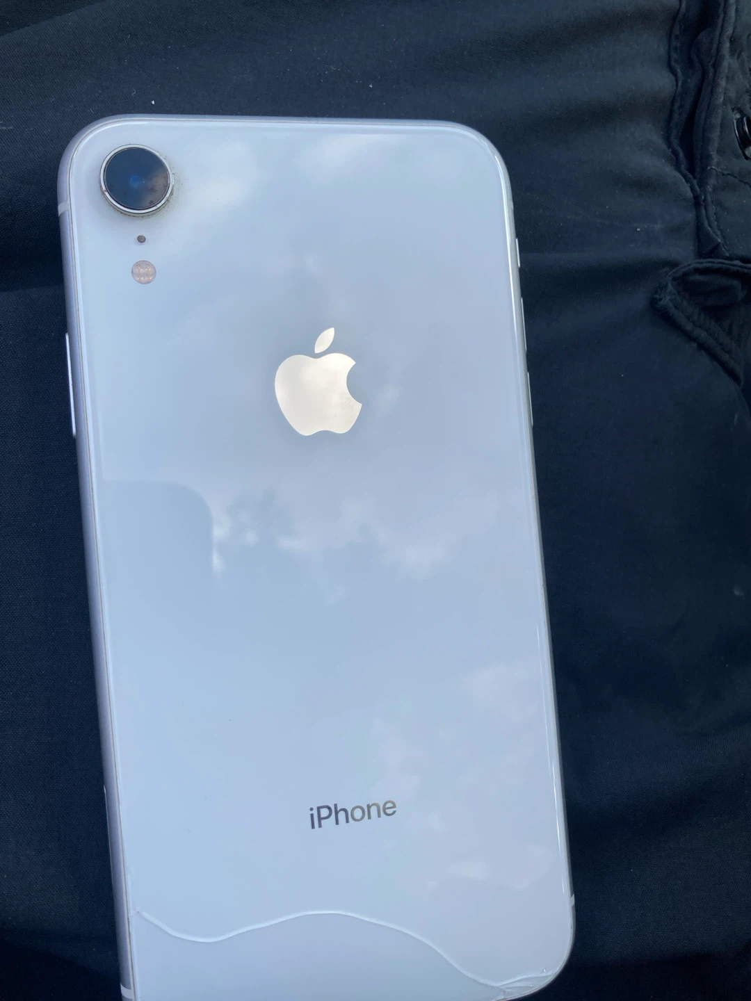 White Apple iPhone XR - photo 2