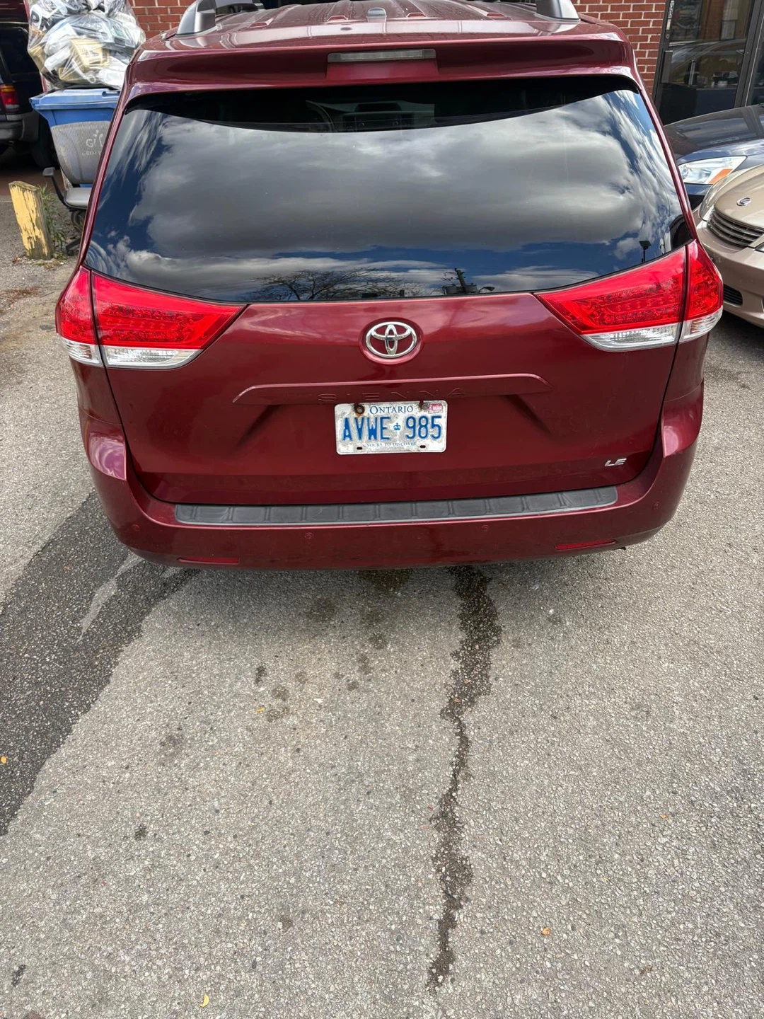 Toyota Sienna LE Minivan - photo 4