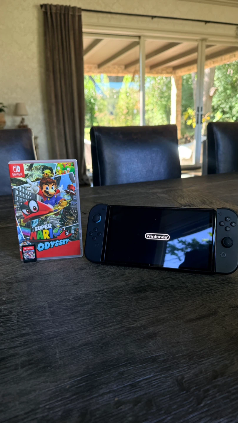 Nintendo OLED Bundle With 2 Games Worth 120$+ New Controllers