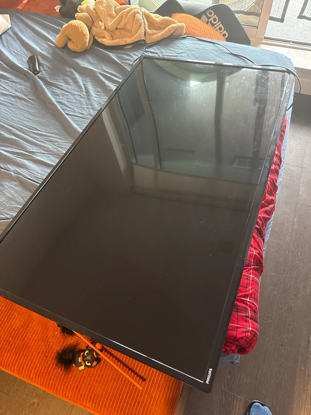 Not working - Philips 55" 4K Android TV 5766 Series - photo 2