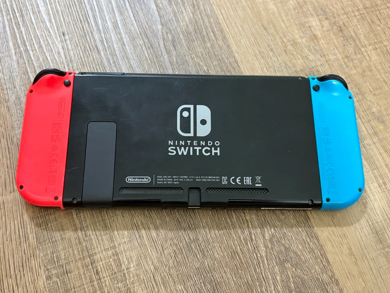 Nintendo Switch Bundle with 4 Joy-Cons, Straps & Carrying Case - photo 3