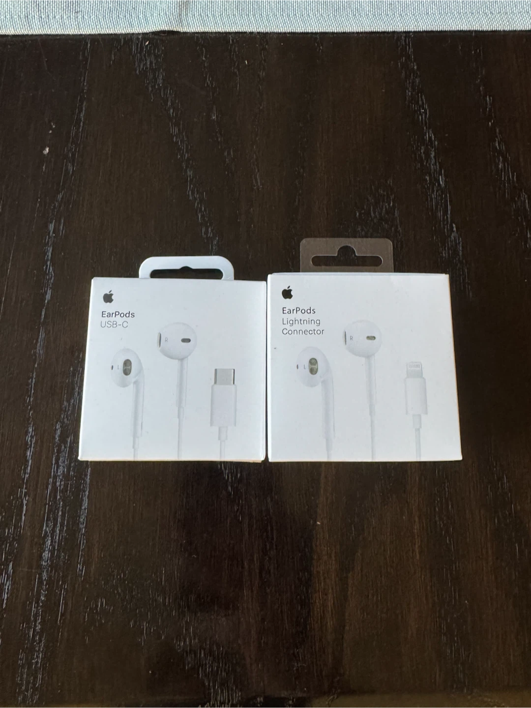 Apple EarPods (USB-C and Lightning)