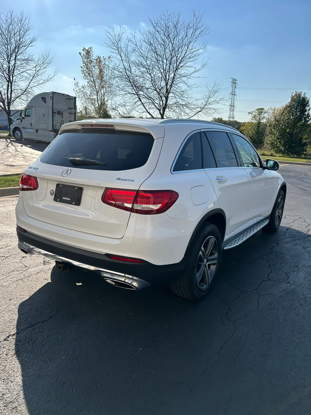 White Mercedes-Benz GLC 300 4MATIC - photo 3