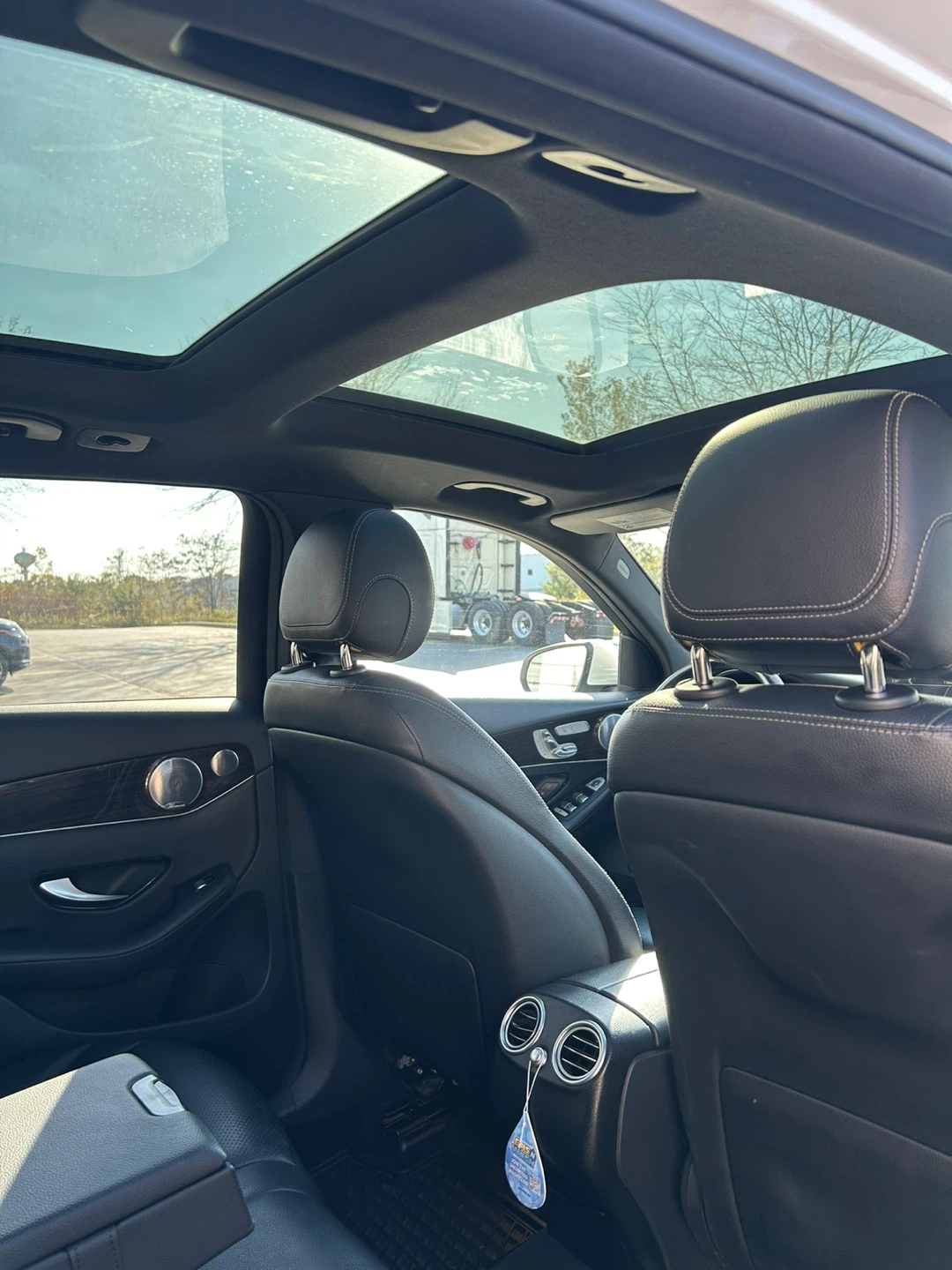 White Mercedes-Benz GLC 300 4MATIC - photo 5