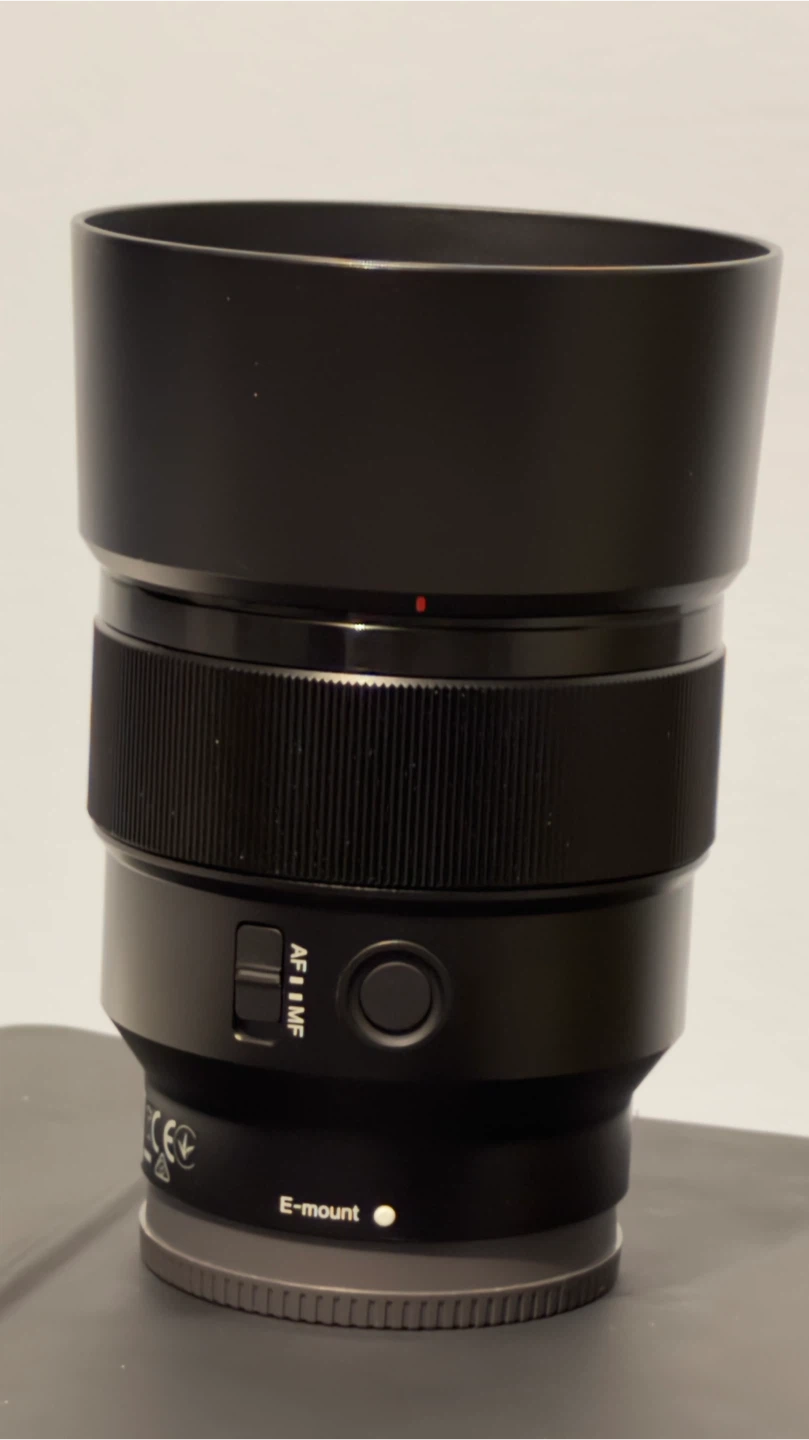 Sony FE 85mm f/1.8 Lens - photo 2