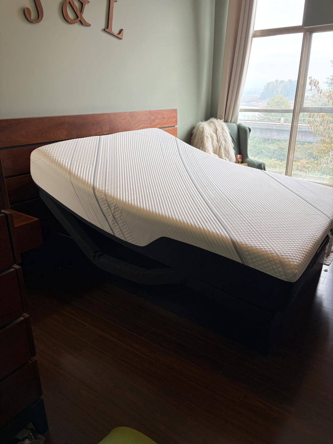 Queen Adjustable bed frame with Tempur-Pedic mattress - photo 2