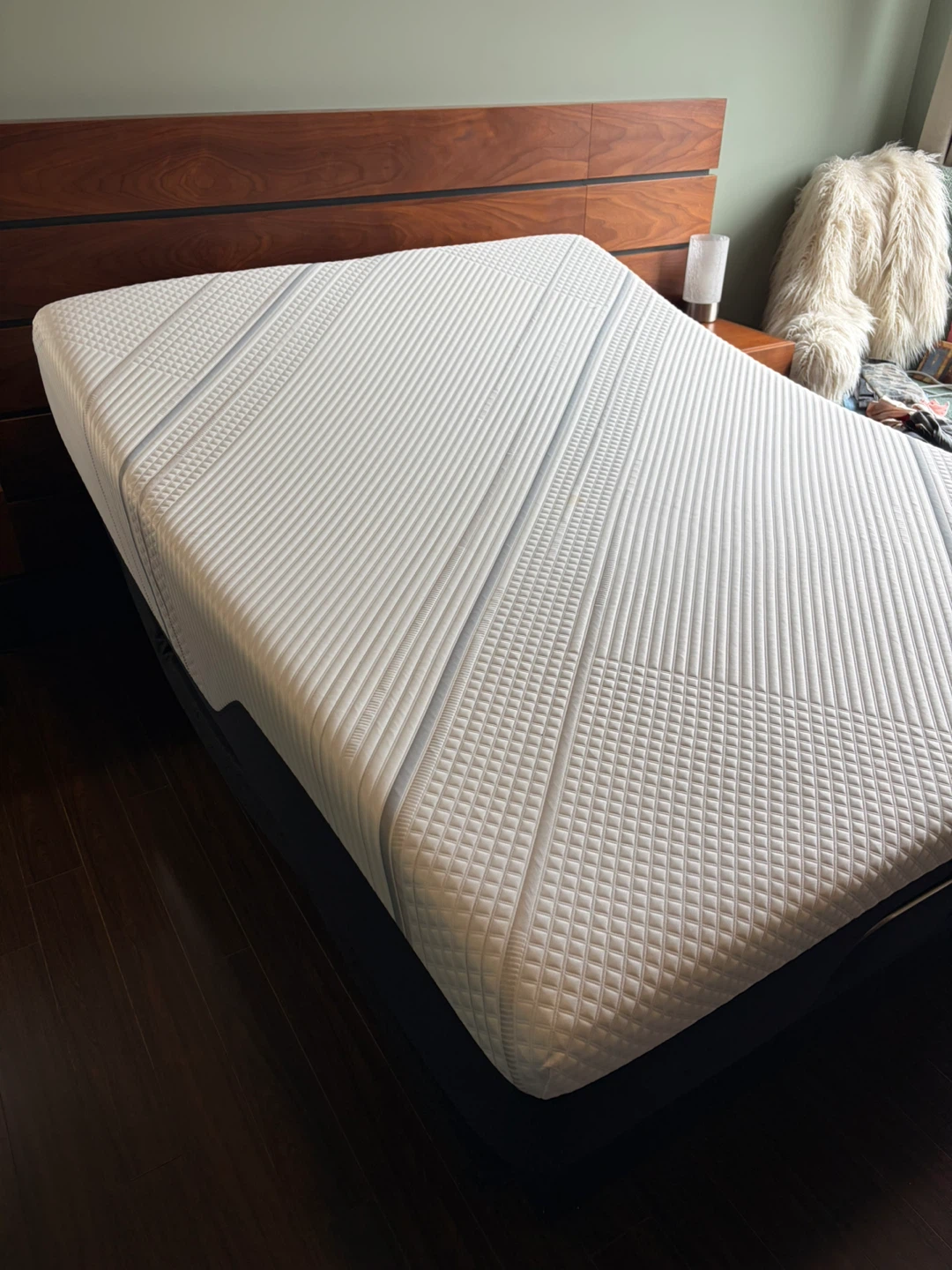 Queen Adjustable bed frame with Tempur-Pedic mattress - photo 4