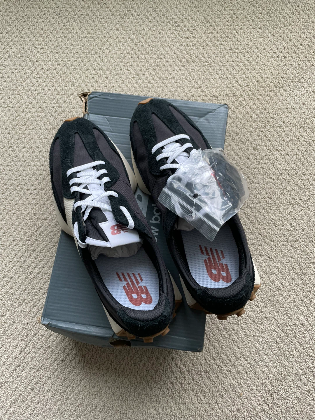 New Balance 327 Sneakers Black/White